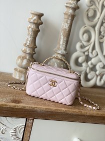  Handbag   Chanel  81195  size 16  9.5  8 cm