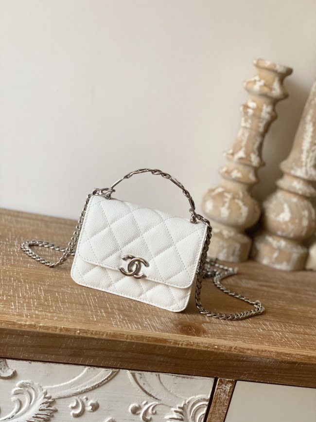  Handbag   Chanel  81197  size 9.5×13×6cm