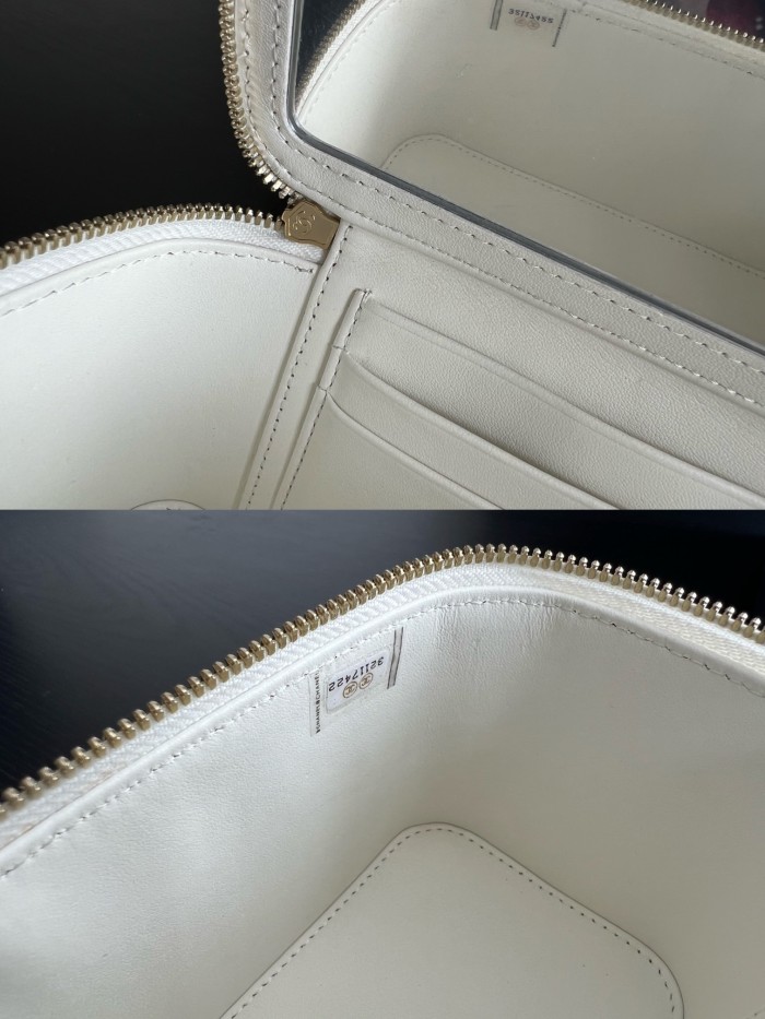  Handbag   Chanel   AP2805 size  17cmx9.5cmx8 cm