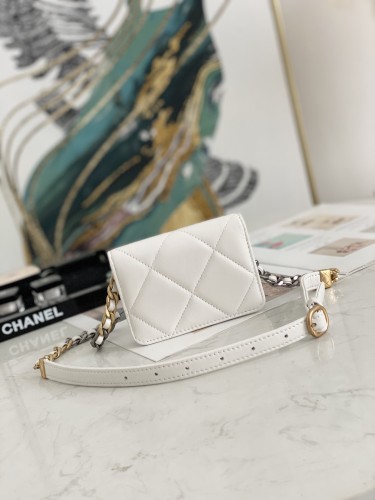 Handbag  Chanel 81166 size  12 8.5 2.5 cm