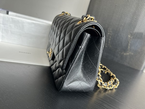 Handbag   Chanel   size  28 cm