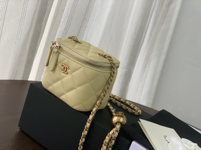 Handbag   Chanel  size  8.5cmx11cmx7 cm