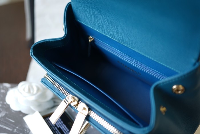 Handbag   Chanel  A93067  size  20 cm