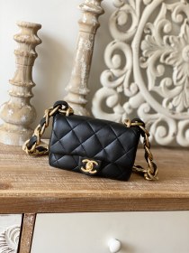  Handbag   Chanel 3213  size  13*17*6  cm