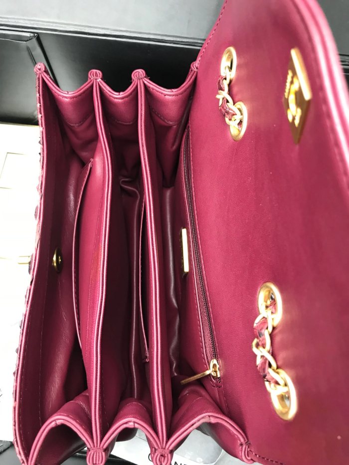 Handbag  Chanel  size  24.5cm*15.5cm*8.5 cm