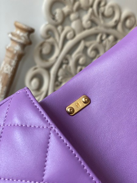 Handbag  Chanel 3214  size  17*21*6 cm