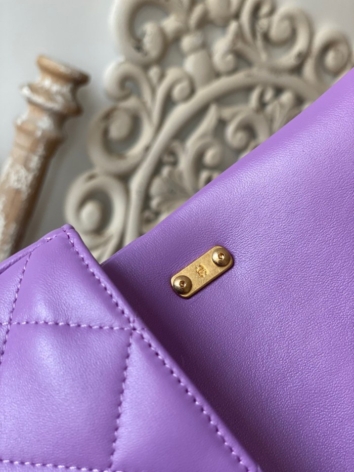 Handbag  Chanel 3214  size  17*21*6 cm