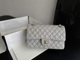 Handbag   Chanel  size  25 cm
