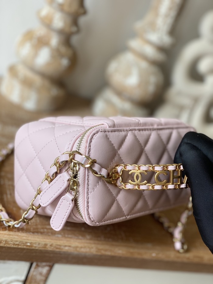  Handbag   Chanel  81195  size 16  9.5  8 cm