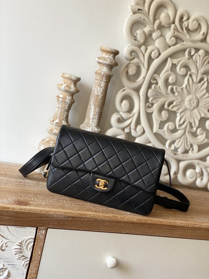  Handbag Chanel   A86  size 25 15 6.5 cm