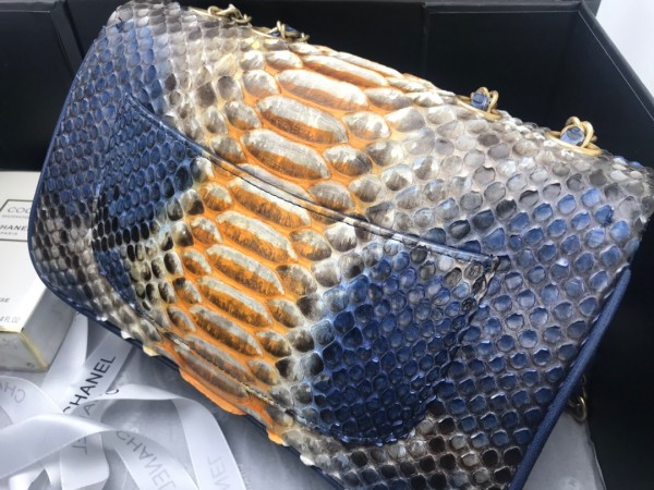  Handbag  Chanel  size  24.5cm*15.5cm*8.5 cm