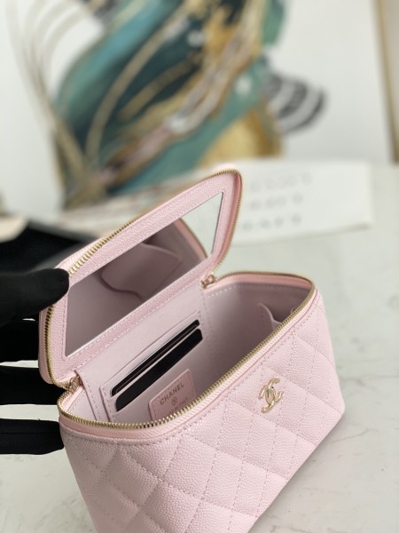 Handbag  Chanel 81187  size  16  9.5  8  cm