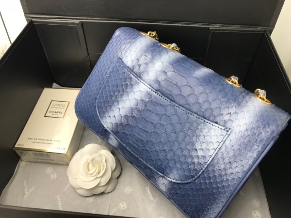Handbag Chanel  size  24.5cm*15.5cm*8.5 cm