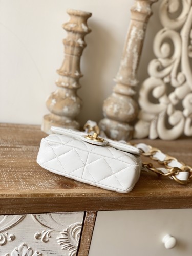  Handbag   Chanel 3213  size 13*17*6 cm