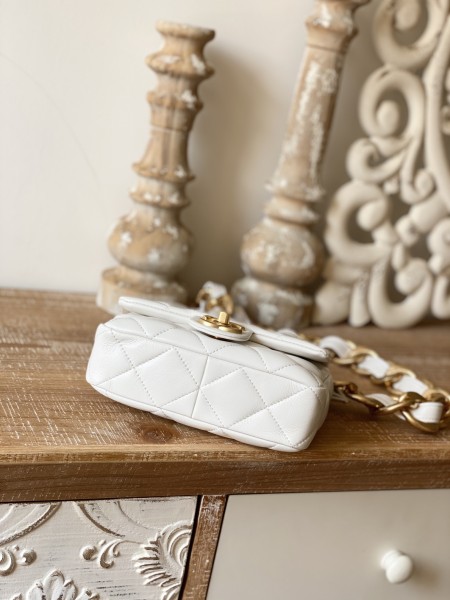  Handbag   Chanel 3213  size 13*17*6 cm