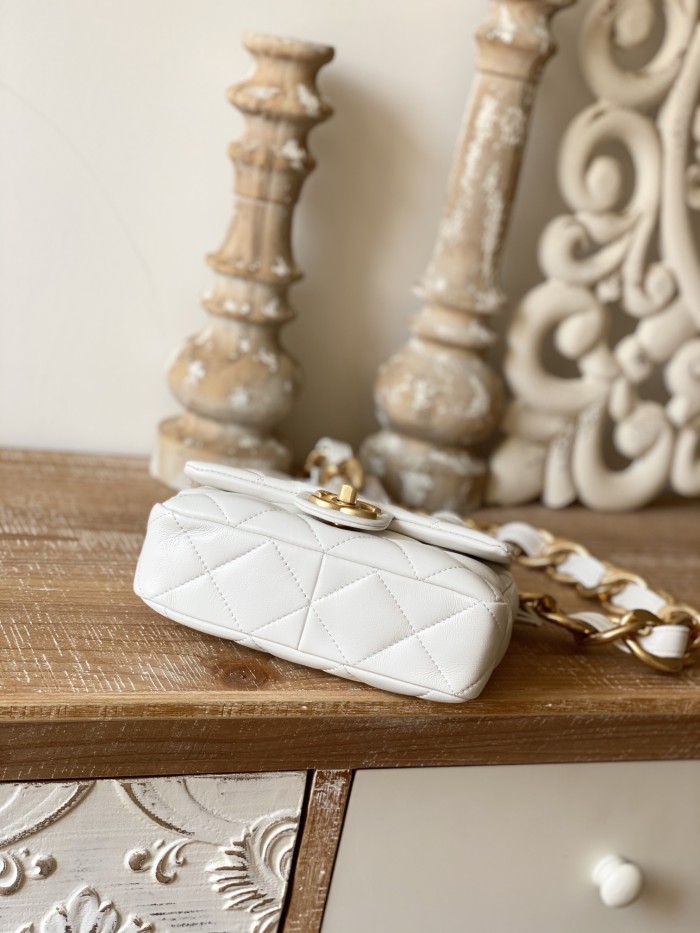  Handbag   Chanel 3213  size 13*17*6 cm