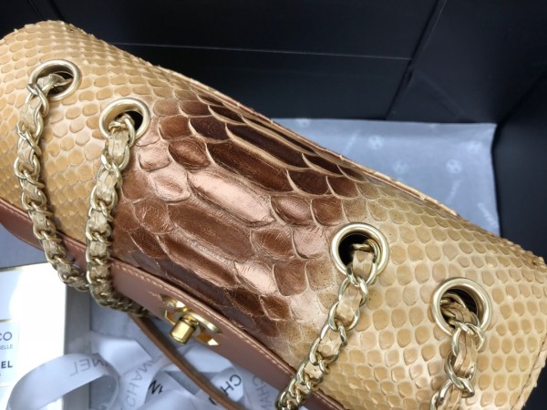  Handbag Chanel  size 24.5cm*15.5cm*8.5 cm