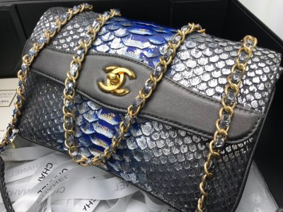  Handbag Chanel  size 24.5cm*15.5cm*8.5 cm.