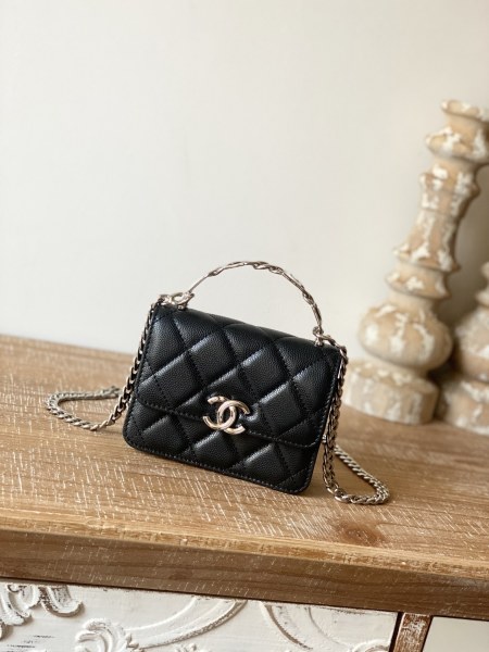  Handbag   Chanel  81197  size 9.5×13×6 cm