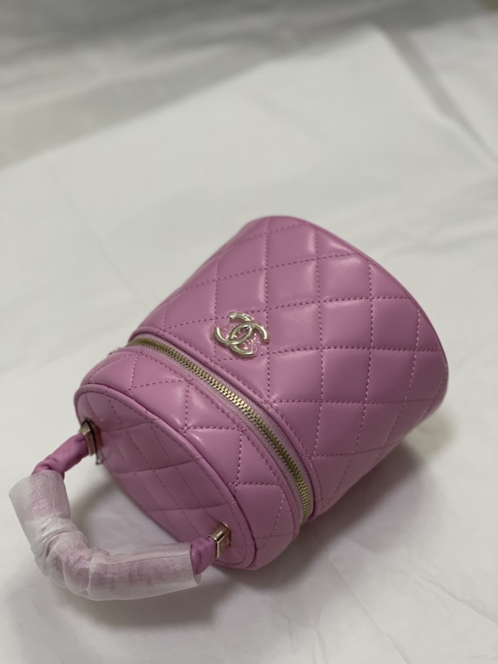 Handbag Chanel  size  13×13×11 cm
