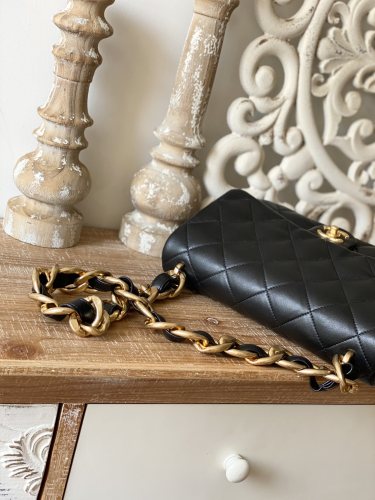  Handbag   Chanel  3215  size 18*27*8  cm