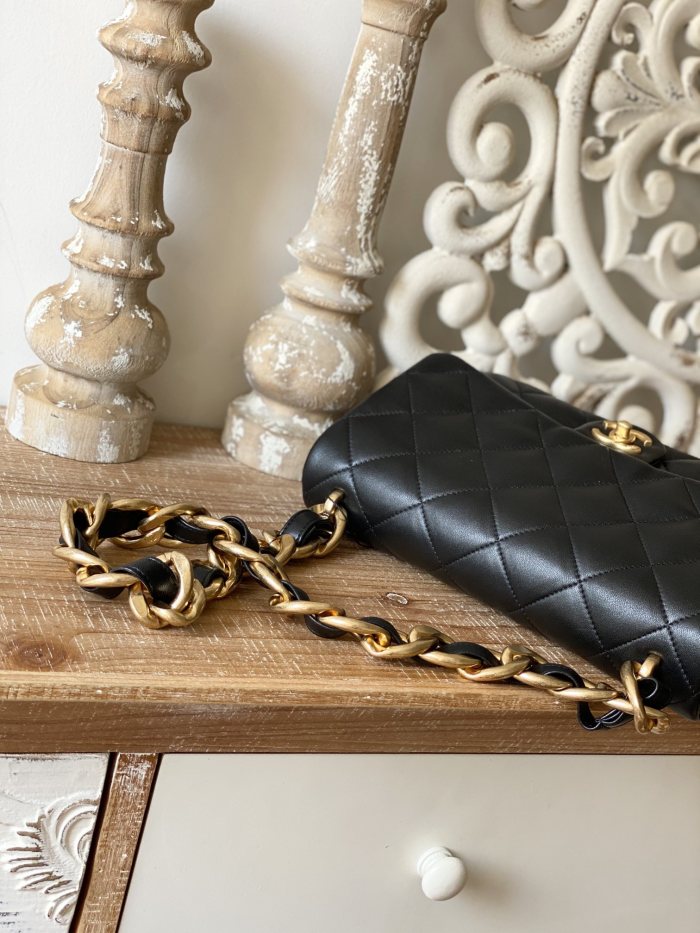  Handbag   Chanel  3215  size 18*27*8  cm