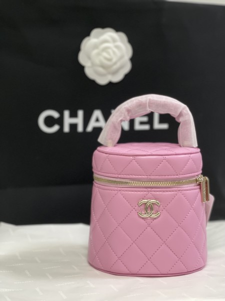 Handbag Chanel  size  13×13×11 cm