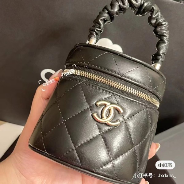 Handbag  Chanel  size 13×13×11 cm