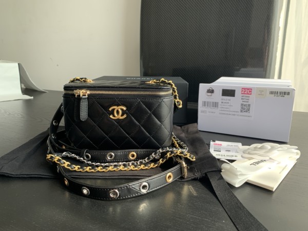 Handbag  Chanel  size  AP2550  size  10cmx17cmx8 cm