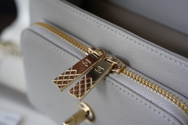  Handbag  Chanel A93067 size  20 cm