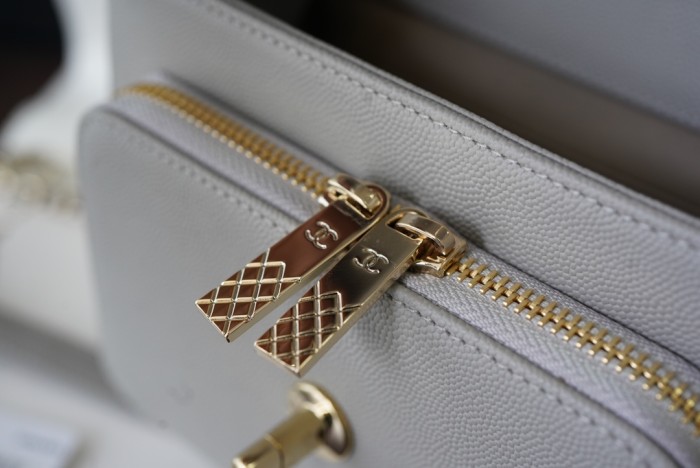  Handbag  Chanel A93067 size  20 cm