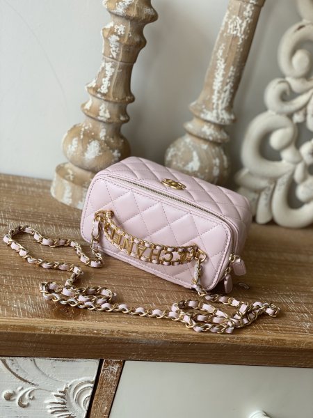  Handbag   Chanel  81195  size 16  9.5  8 cm