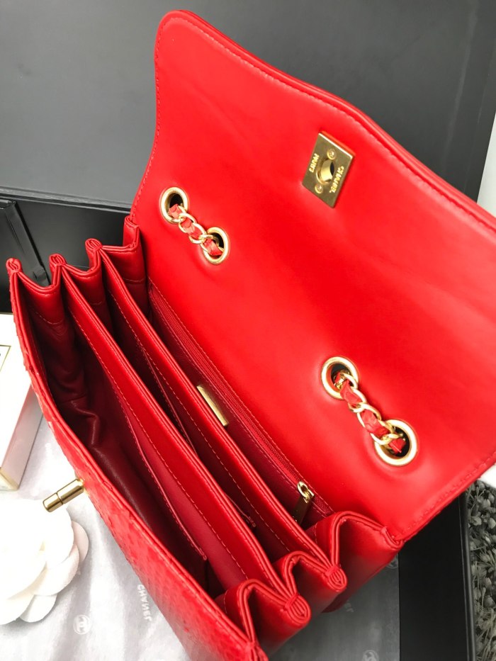 Handbag   Chanel  size  24.5cm*15.5cm*8.5 cm