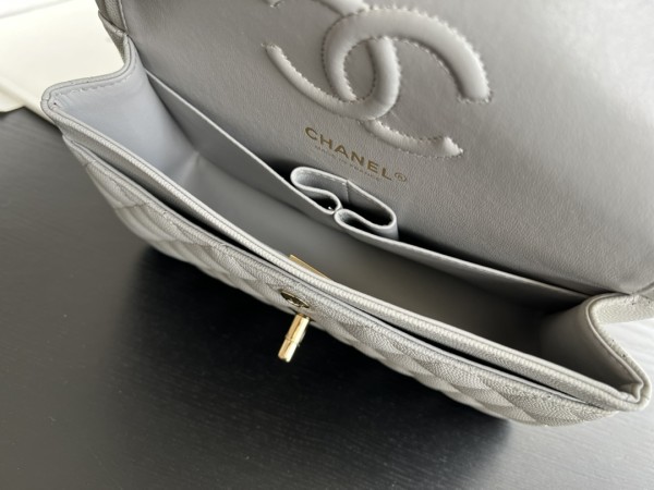 Handbag   Chanel  size  23 cm