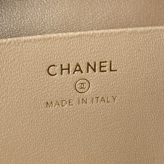  Handbag   Chanel  AP2731  size 9.5*13x5.5 cm 