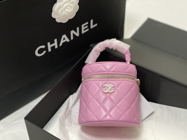 Handbag Chanel  size  13×13×11 cm