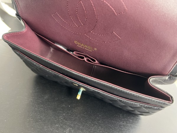 Handbag   Chanel   size  28 cm