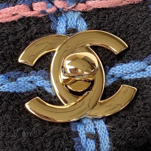 Handbag   Chanel  size 25 cm