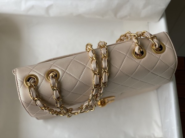 Handbag   Chanel  A088  size  30x8x21  cm