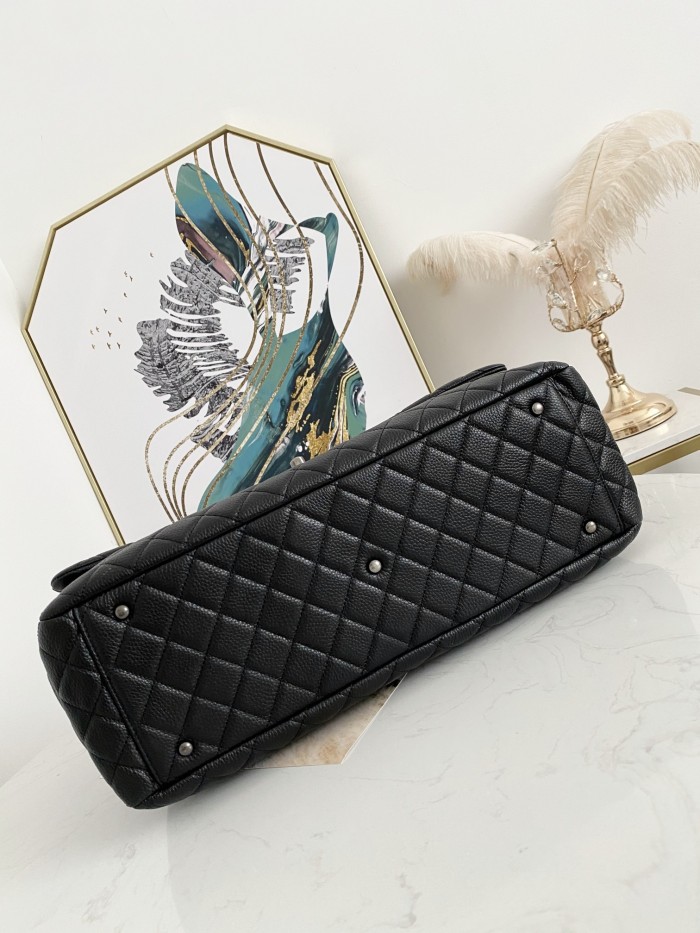  Handbag   Chanel 94305  size  46*14*26  cm