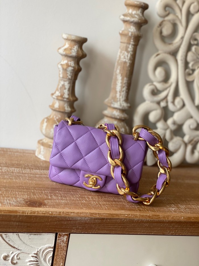 Handbag  Chanel  3213  size  13*17*6 cm