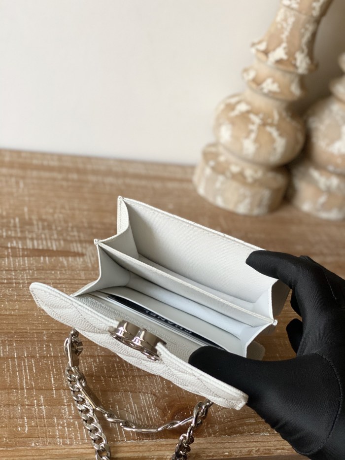  Handbag   Chanel  81197  size 9.5×13×6cm