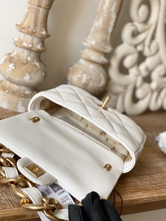  Handbag   Chanel 3213  size 13*17*6 cm