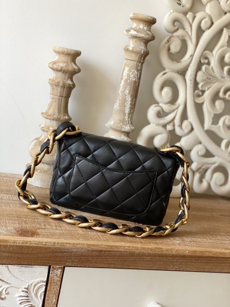  Handbag   Chanel 3214 size  17*21*6 cm