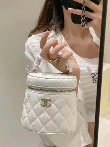 Handbag  Chanel  size  13×13×11 cm