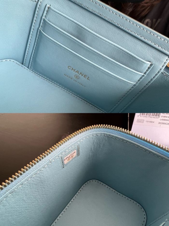 Handbag   Chanel AP2805  size  17cmx9.5cmx8 cm