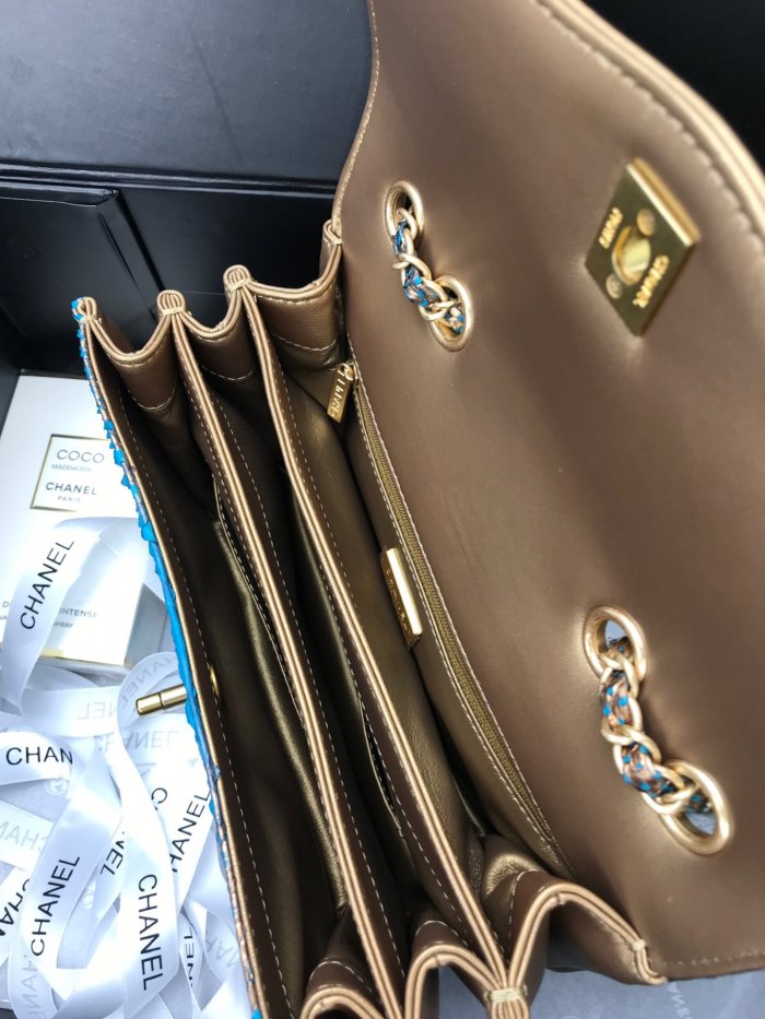  Handbag  Chanel  size  24.5cm*15.5cm*8.5 cm