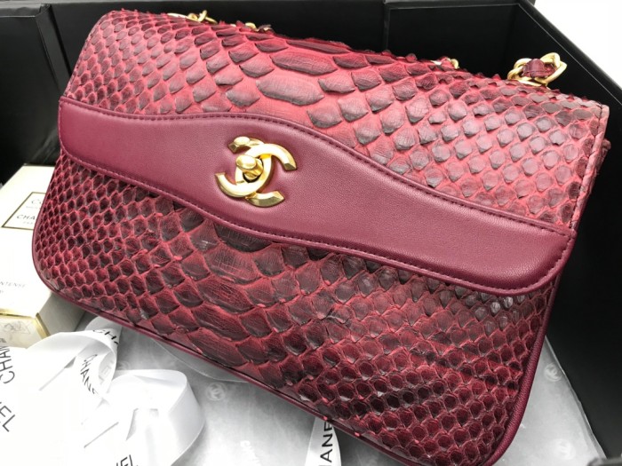 Handbag  Chanel  size  24.5cm*15.5cm*8.5 cm