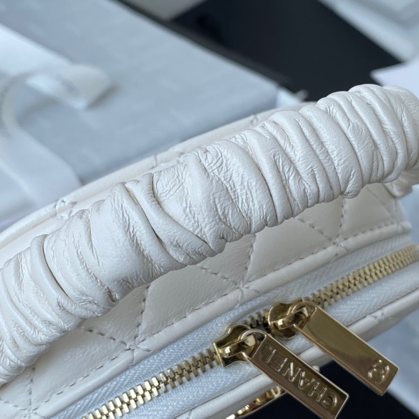  Handbag  Chanel  AP2731  size  9.5*13x5.5 cm