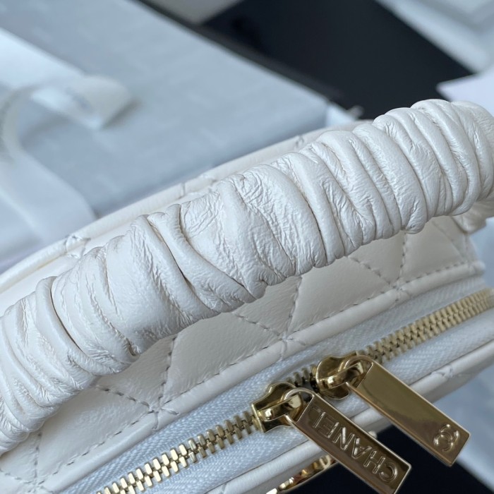  Handbag  Chanel  AP2731  size  9.5*13x5.5 cm